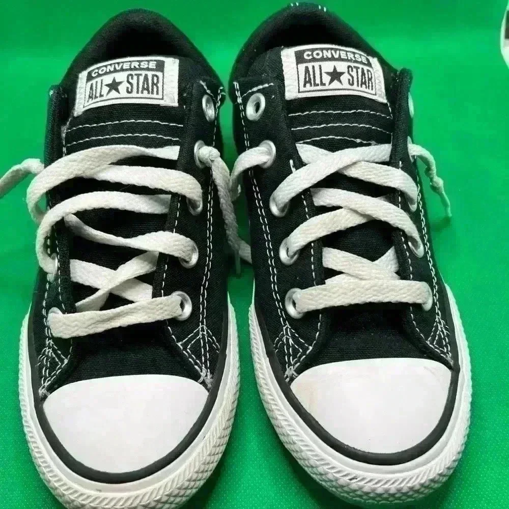 Youth Size 2 Black Converse All Stars Chuck Taylors